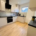 R5 - Luxurious Private Room With Kitchenette Near Qe Hospital Harborne