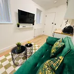 R5 - Luxurious Private Room With Kitchenette Near Qe Hospital Harborne