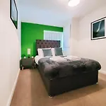 Spacious 3 Bedroom Home - Near Nec, Birmingham Airport & Solihull