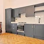 Superb Studio Flat 5 Minutes From City Centre