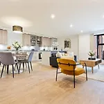 The Grand Central Penthouse - Luxury - Sleeps 4
