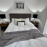 Luxury 2 Bed 2 Bath Apartment With Balcony, Fast Wifi In Birmingham City Centre