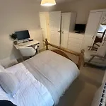 Cosy 2 Bed House Near Birmingham Airport & Nec
