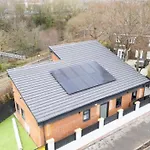 New Modern Stylish Villa Near City Centre Birmingham, With Outdoor Hot Tub