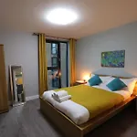 Stunning Top Floor Southside Apartment 2 Beds Parking Wifi Netflix