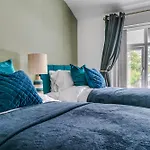 Spacious And Comfortable 5 Bedroom, 3 Bathroom Home With Pool Table, Perfect For Contractors, Nec, Family Relocations