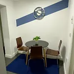 Large 7 Bedrooms Split-Level Flat Sleeps Up To 14