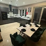 Luxury 3Bed Hot Tub And Sauna Facilities Amazing Location