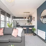 K Suites - Temple Street