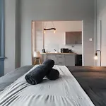 Cosy Moseley Studio - 7