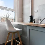 Cosy Moseley Studio - 7