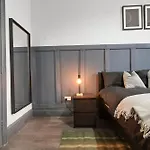 Lovely Moseley Studio- 4