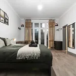 Modern Moseley Studio - 3