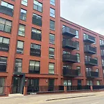 Stylish 1-Bedroom Apartment Sleeps 3 In Central Birmingham
