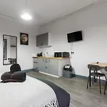 Beautiful Moseley Studio - 1