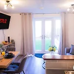 5 Bed House Wifi City Centre Free Parking