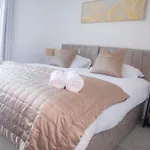 5 Bed House Wifi City Centre Free Parking