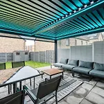 Spacious 4 Bedroom House W/Parking