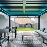 Spacious 4 Bedroom House W/Parking