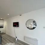Spacious 2 Bedroom - Less Than 5-Minutes Walk To Most Tram And Transit Station