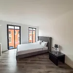 J Quarter 2Br - Free Parking - Suite One