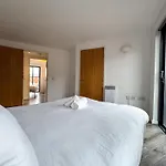 J Quarter 2Br - Free Parking - Suite One