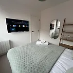 Luxury 2 Bedroom Apartment