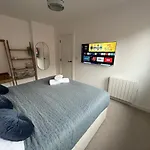 Luxury 2 Bedroom Apartment