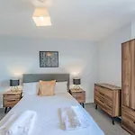 Bright 1 Bedroom Apartment, Central Birmingham