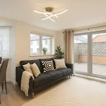 Central 2 Bedroom 2 Bathroom Pad