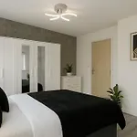 Central 2 Bedroom 2 Bathroom Pad