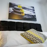 Ur City Pad - Richmond Apartments