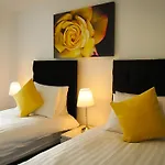 Ur City Pad - Richmond Apartments