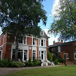 Cavalier House Hotel