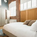 The Warehouse Loft - Trendy Converted Warehouse 3Bdr
