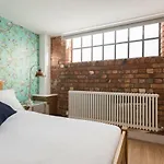 The Warehouse Loft - Trendy Converted Warehouse 3Bdr
