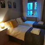 The Qube Apartments * Sleeps 6 * Parking