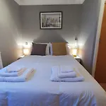 The Qube Apartments * Sleeps 6 * Parking