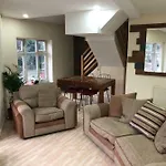 Treetops Flat2 Hall Green B28