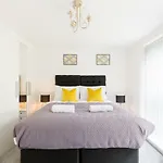 Sherlock Family And Contractor Home By Svelte Living Secure Parking