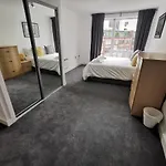 Voyager Apartments * Sleeps 6 * Parking