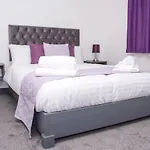 Homestay In Birmingham Sleeps 8 - Free Parking & Wifi