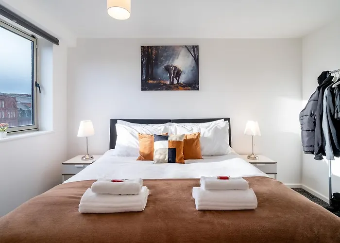 Contemporary 2-Bed City-Centre Apartment With Parking - Close To New Street