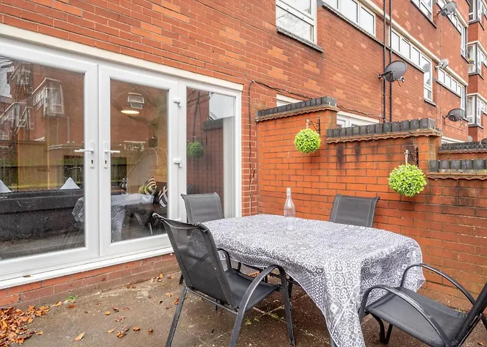 Central Birmingham 3 Bed Spacious 4 Floor Property