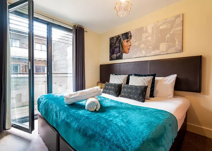 Haus City Centre Apartment - Arcadian - China Town - King Size Bed - Balcony - Parking - Top Rated