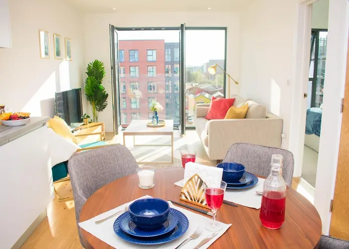 Exoticstay Apartments - Ultra Luxe Top Floor Suite - City Centre Apartment With Cube View - Smart 4K Tv With Ultrafast Wifi & Netflix