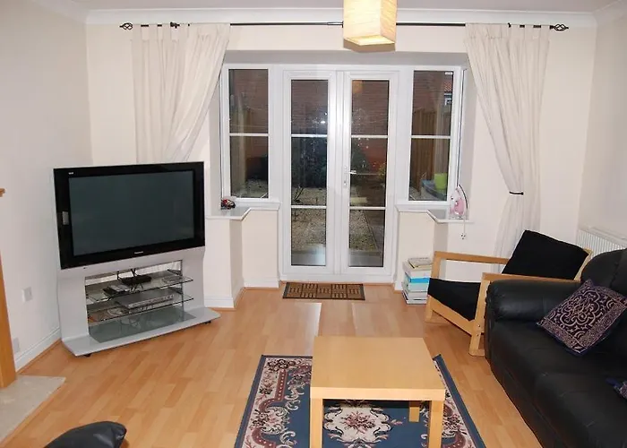 Fantastic 4 Bed House With 3 Bathrooms In Pleasant Location