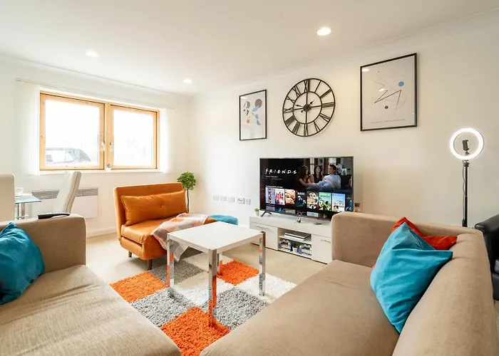 Stylish 2-Bed Birmingham City-Centre Apartment + Parking