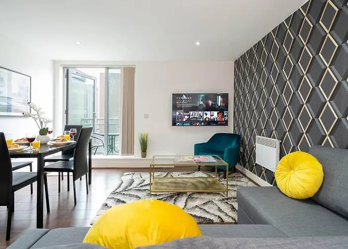 Birmingham City Centre 2Bed - With Balcony & Parking