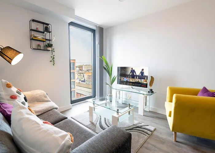 New Build - 2 Bed Cosy Modern Apartment - Juliet Balcony - Roof Top Terrace - Digbeth, Birmingham City Centre - Free Netflix & Smart Tv